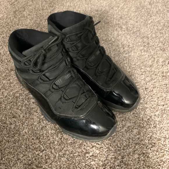 Cap and Gown Jordan 11 - Picture 2 of 6